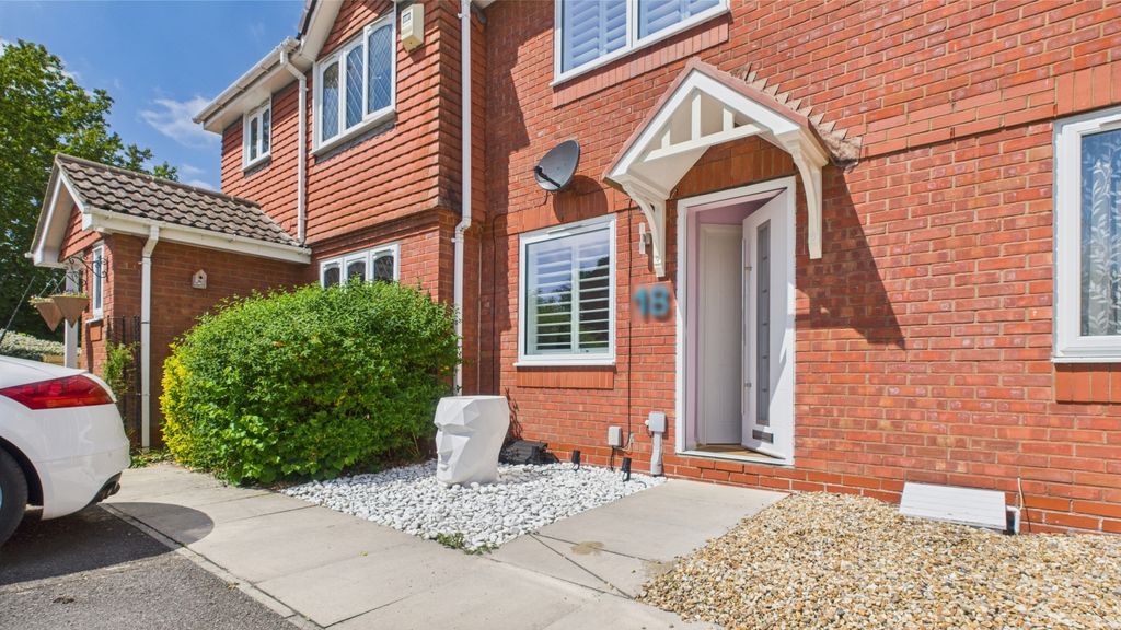 Property photo 2 of 10 Ewemove-Ennelclose-Entrance