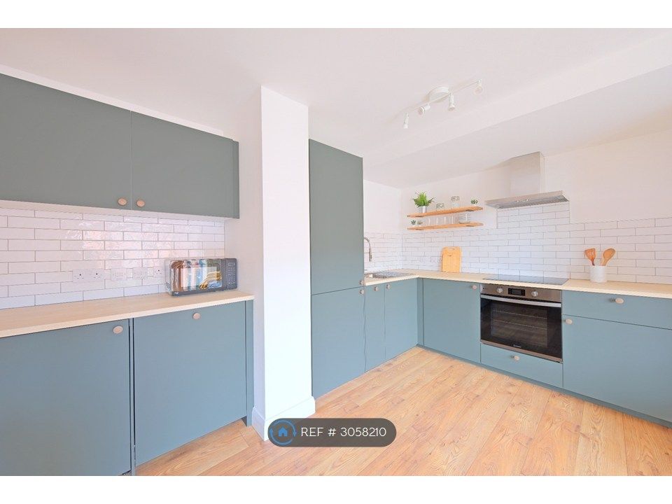 Property photo 3 of 9 Modern Kitchen