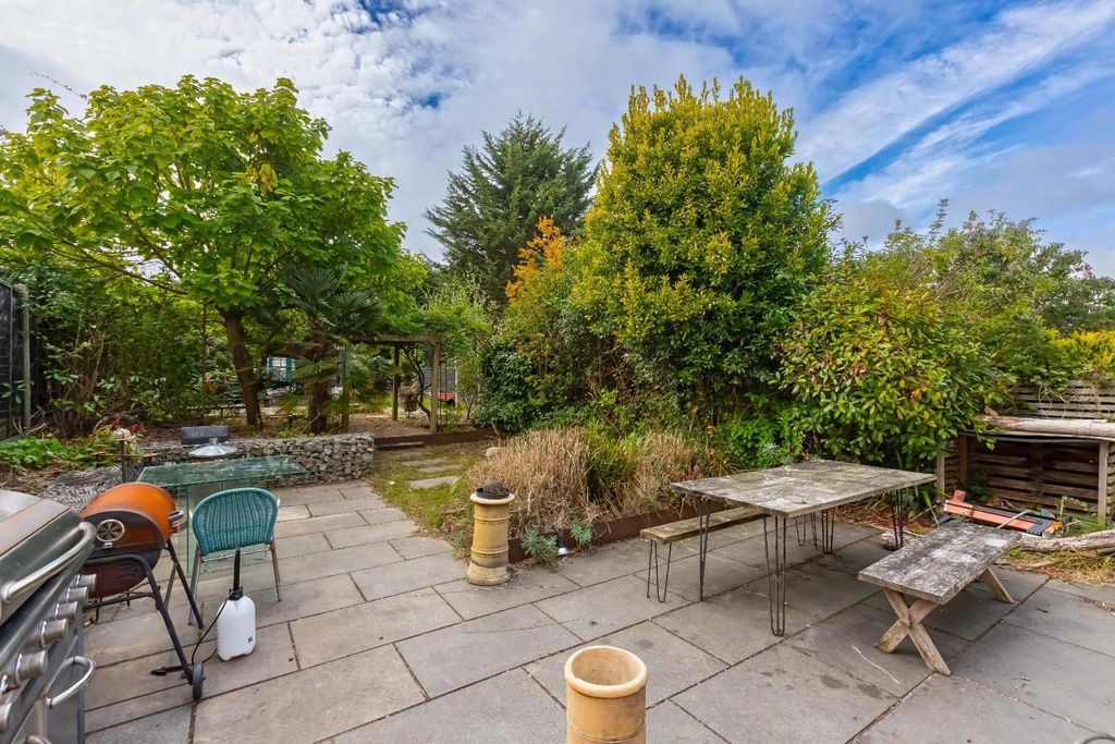 Property photo 1 of 21 Carden Avenue_8.Jpg