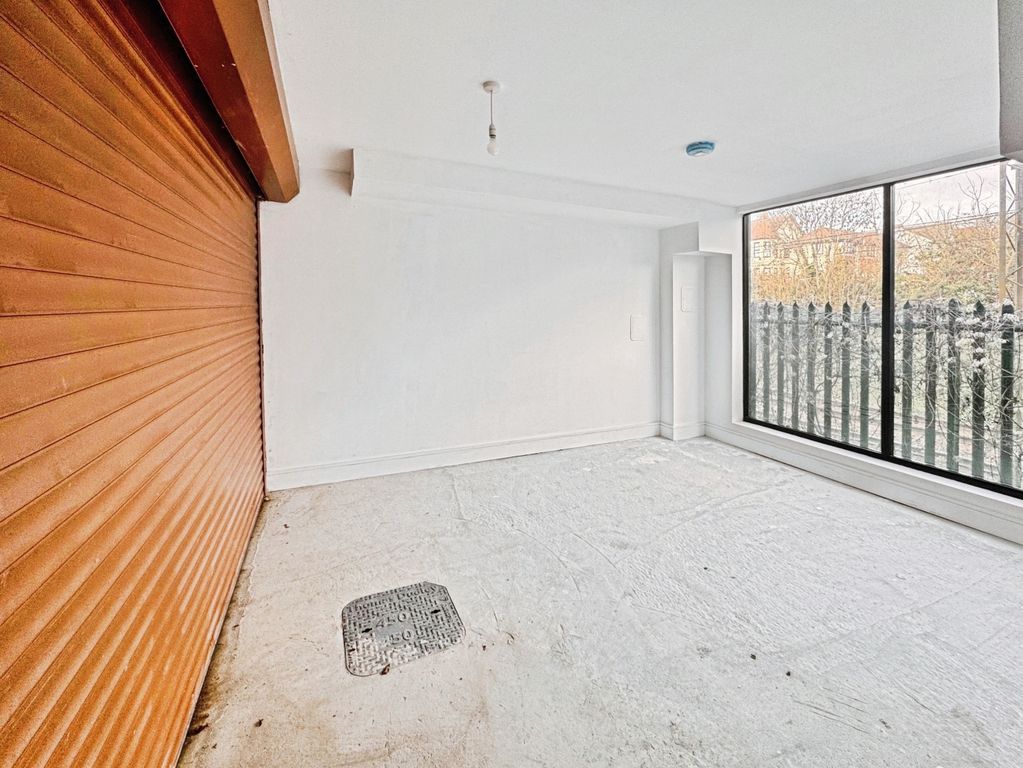 Property photo 3 of 20 Pbox-Bedroom-427330.Jpg