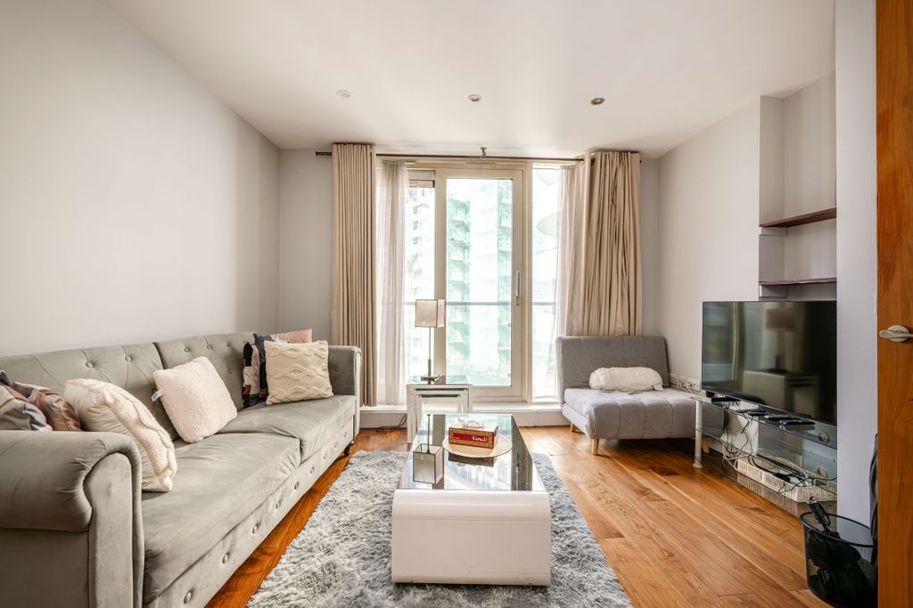 Property photo 2 of 9 Living Room