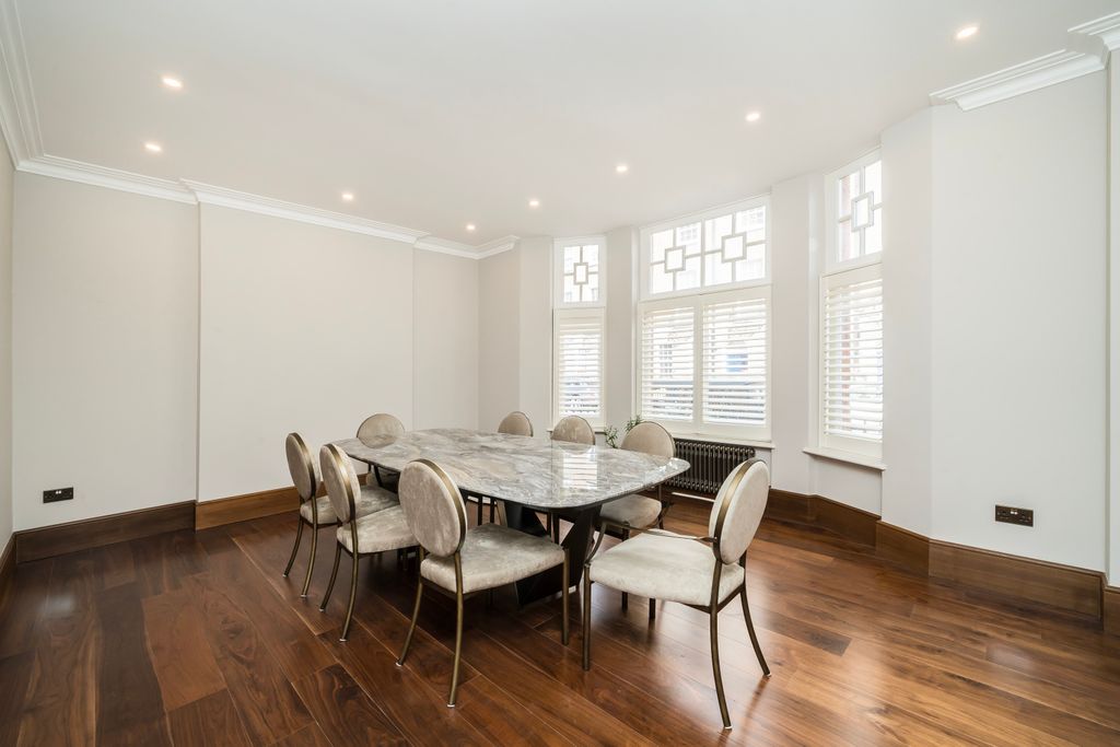 Property photo 3 of 12 Dining Room