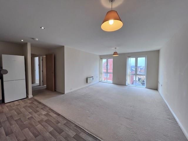 Property photo 2 of 7 18 Bradmore House Lounge.Jpg