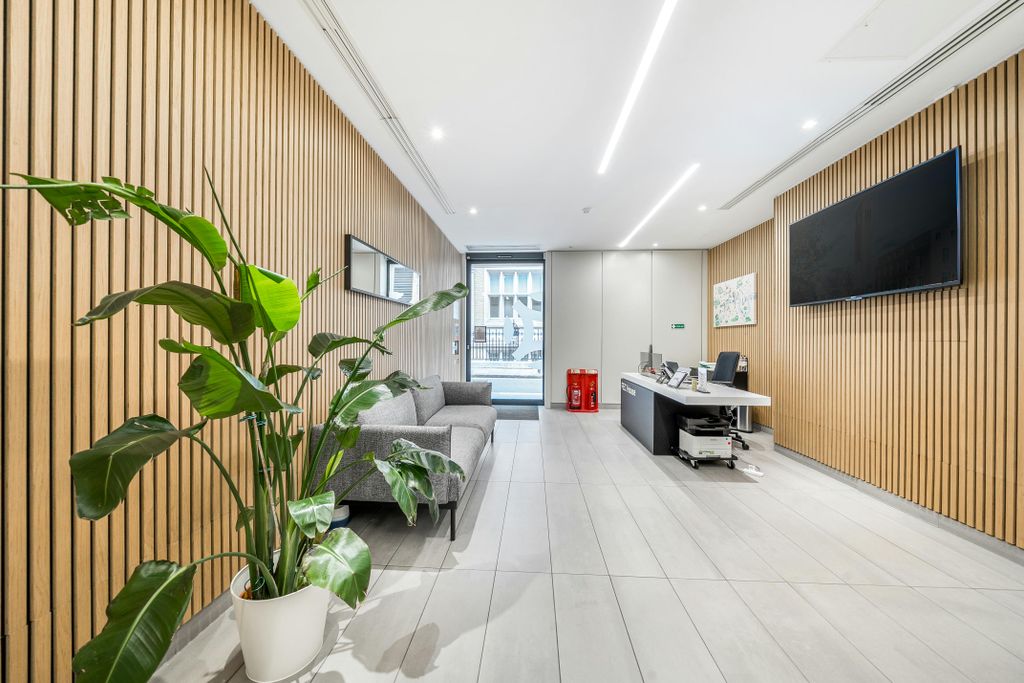 Property photo 2 of 14 13108151684Aac0E2c797Arw 5.Jpg