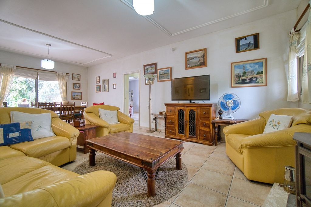 Property photo 2 of 37