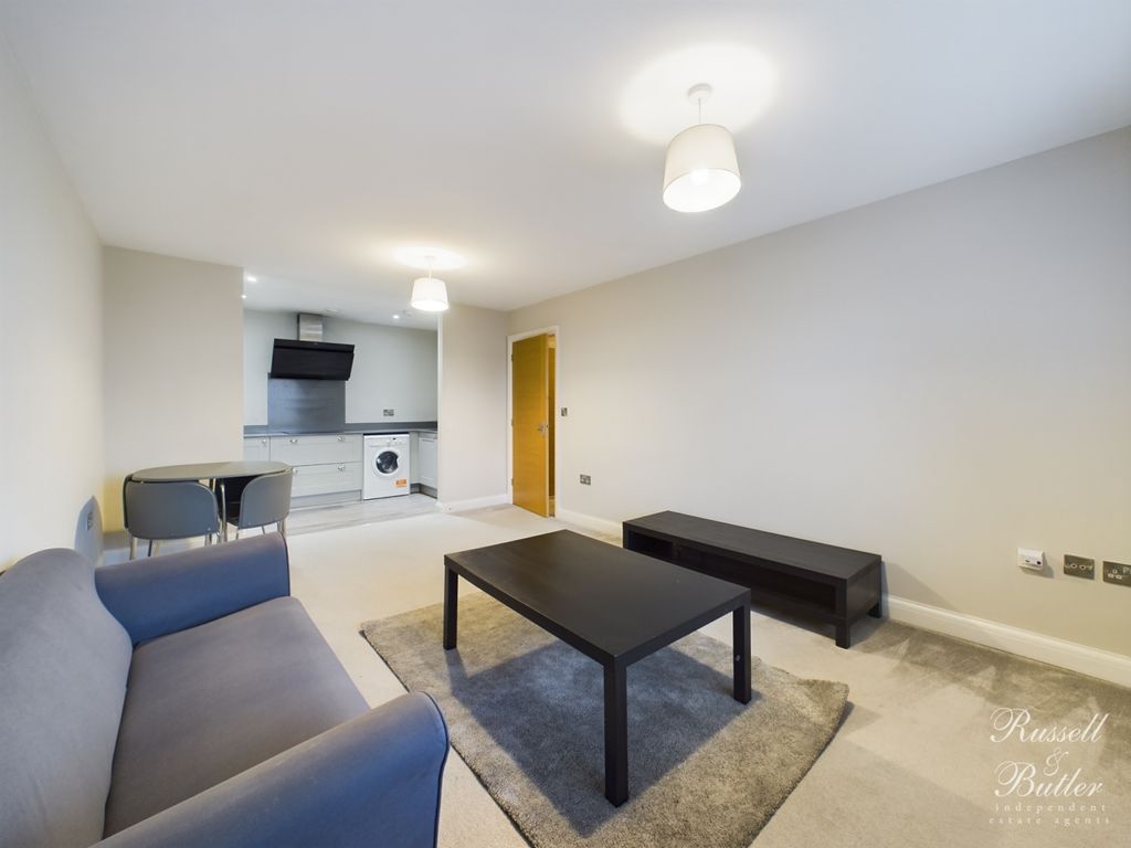 Property photo 3 of 10 Cam02127G0-Pr0243-Still006