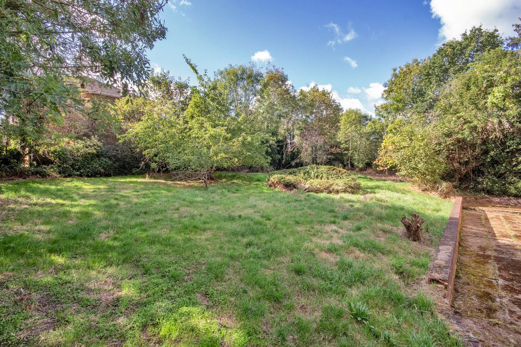 Property photo 2 of 10 Gardens