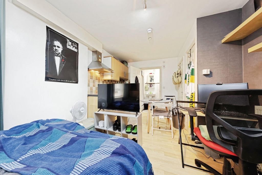 Property photo 3 of 17 Photo