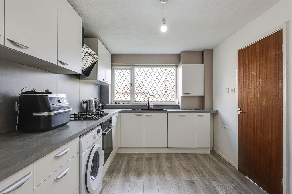 Property photo 3 of 24