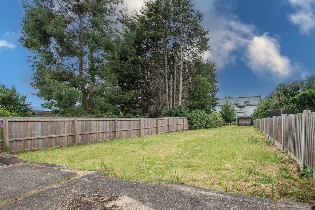 Property photo 2 of 12