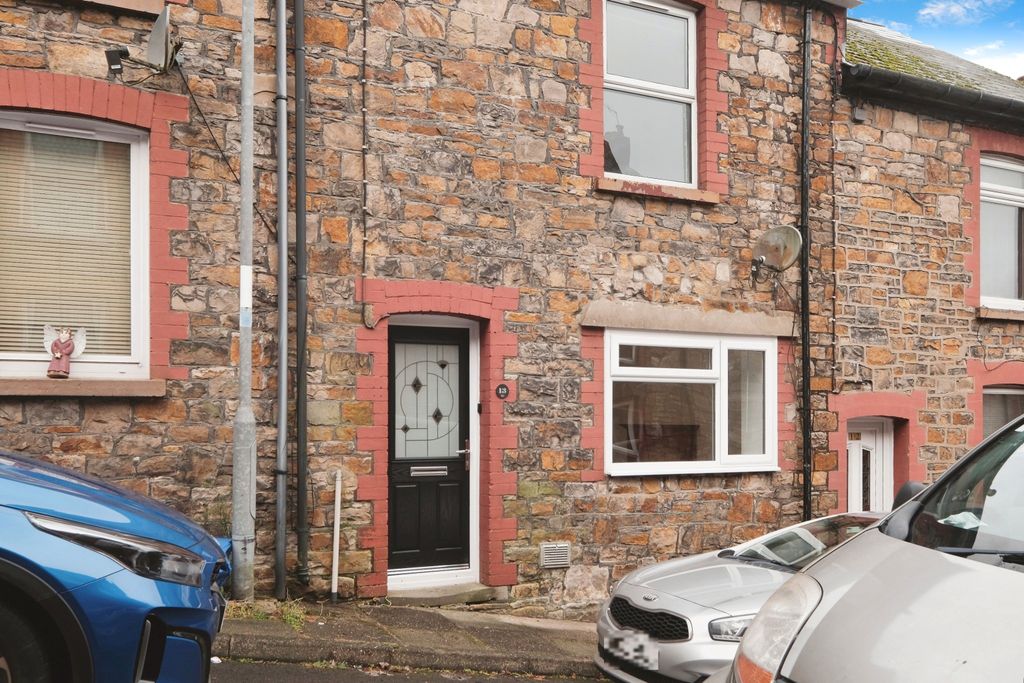 Property photo 2 of 25