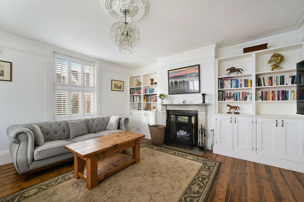 Property photo 2 of 20