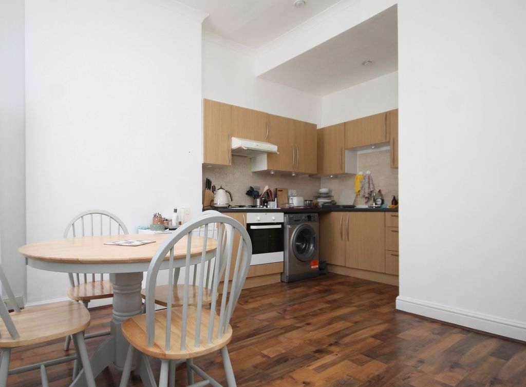 Property photo 3 of 9 Kitchen