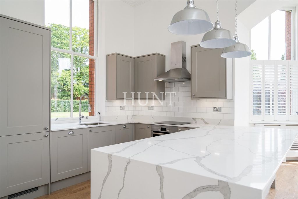 Property photo 2 of 26