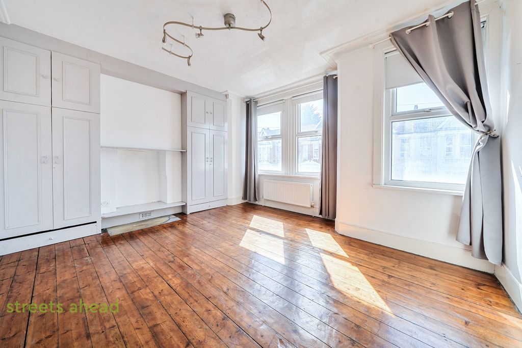 Property photo 3 of 15 0F5d5618-5043-47B...