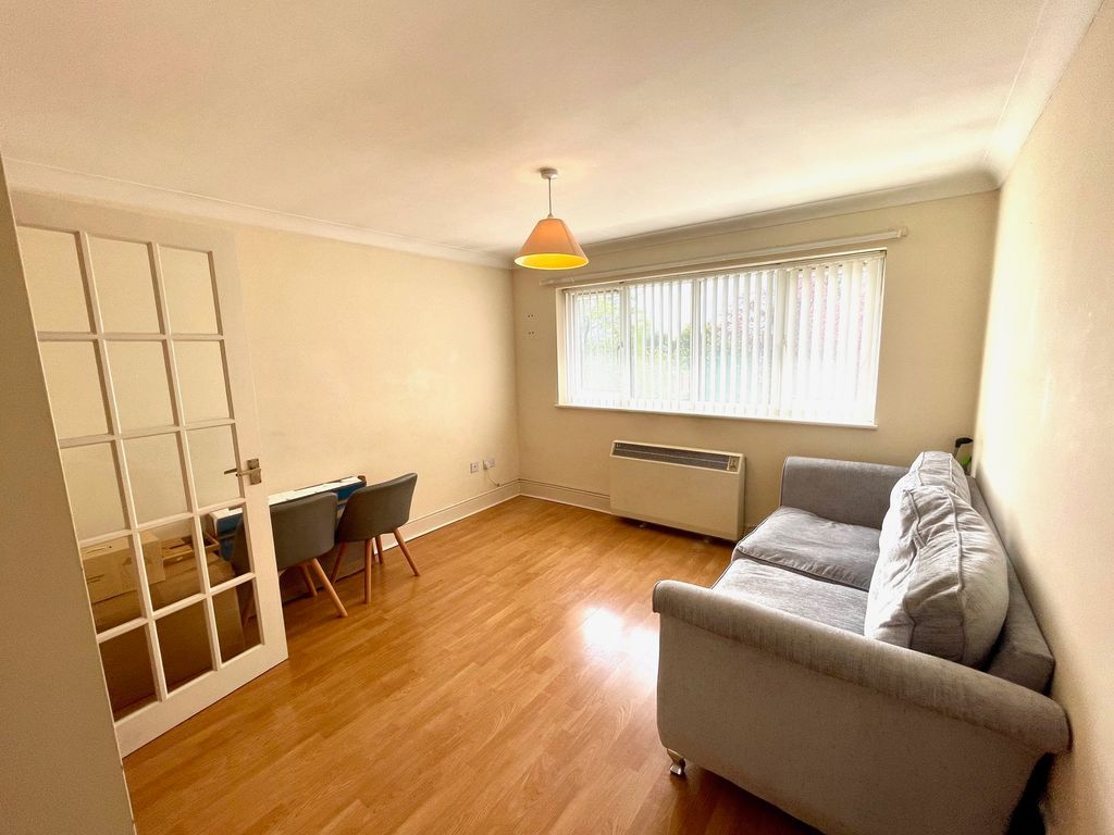 Property photo 2 of 8