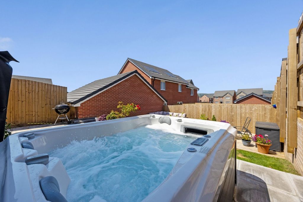 Property photo 2 of 37