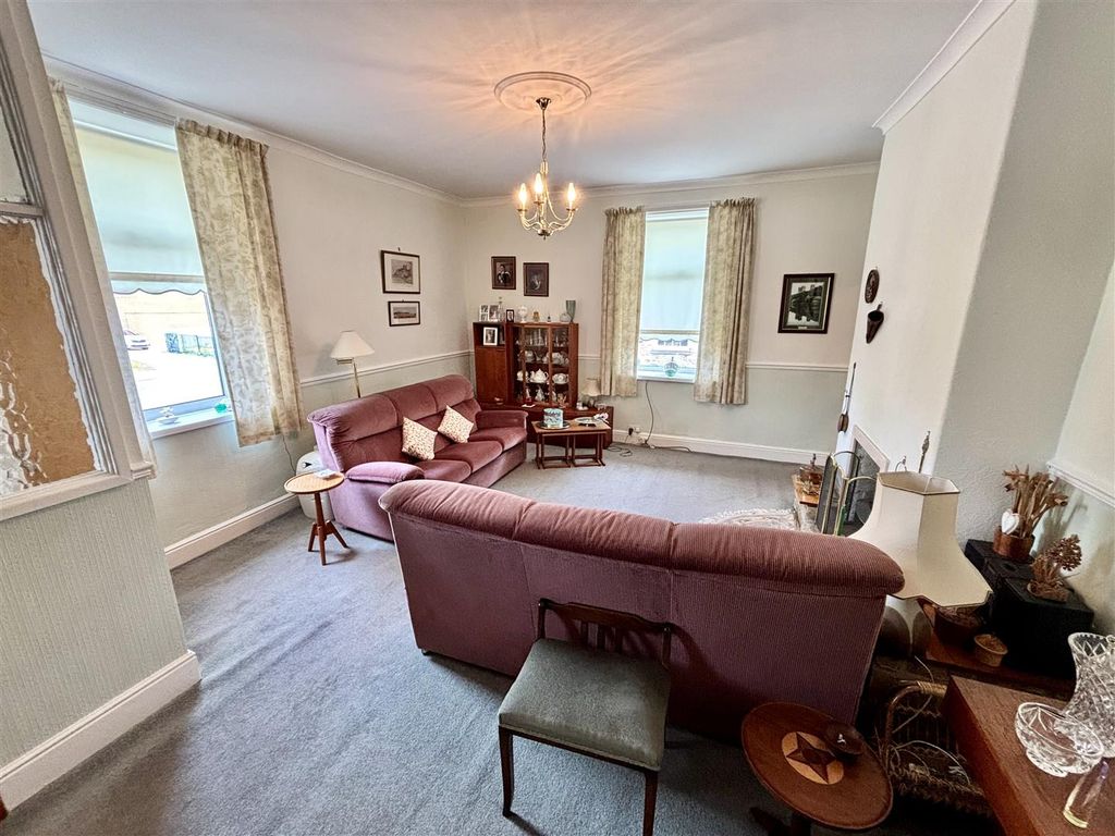Property photo 3 of 17 Living Room