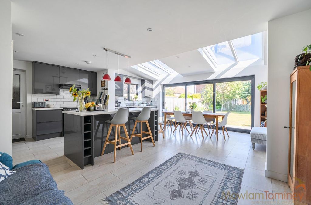 Property photo 2 of 22 1205878F-7Ebc-448d-86d8-175c44A53Cb6.Jpg