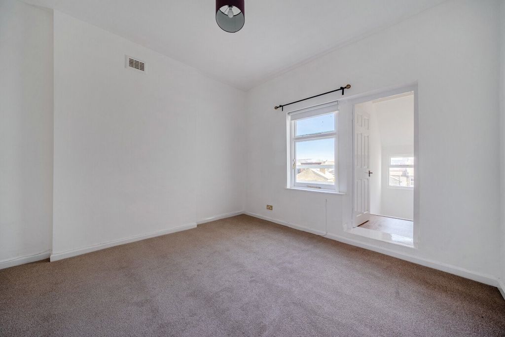 Property photo 3 of 11 1421298-15-69A965...