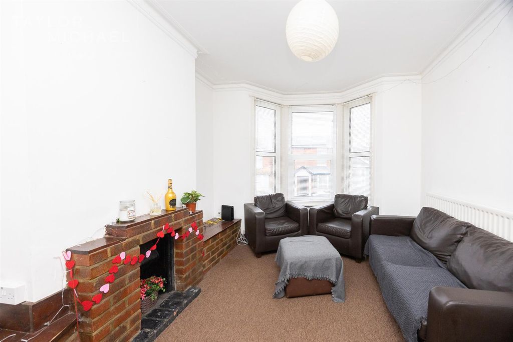 Property photo 2 of 9 Living Room