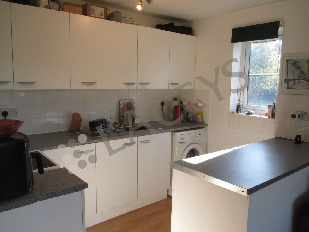 Property photo 3 of 8 Kitchen 2