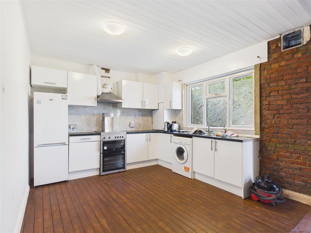 Property photo 1 of 13 Cam04419G0-Pr0075-Still001.Jpg