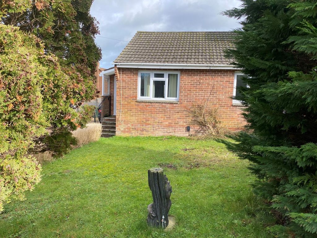 Property photo 1 of 9 Front (Exterior)