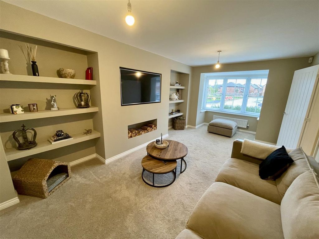 Property photo 1 of 18 Lounge