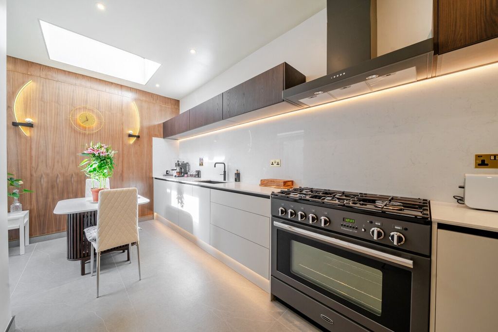 Property photo 3 of 15 Picture No. 10