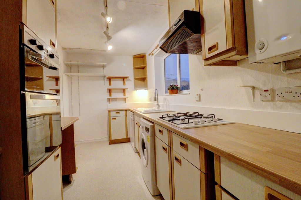 Property photo 2 of 15 Picture No. 31