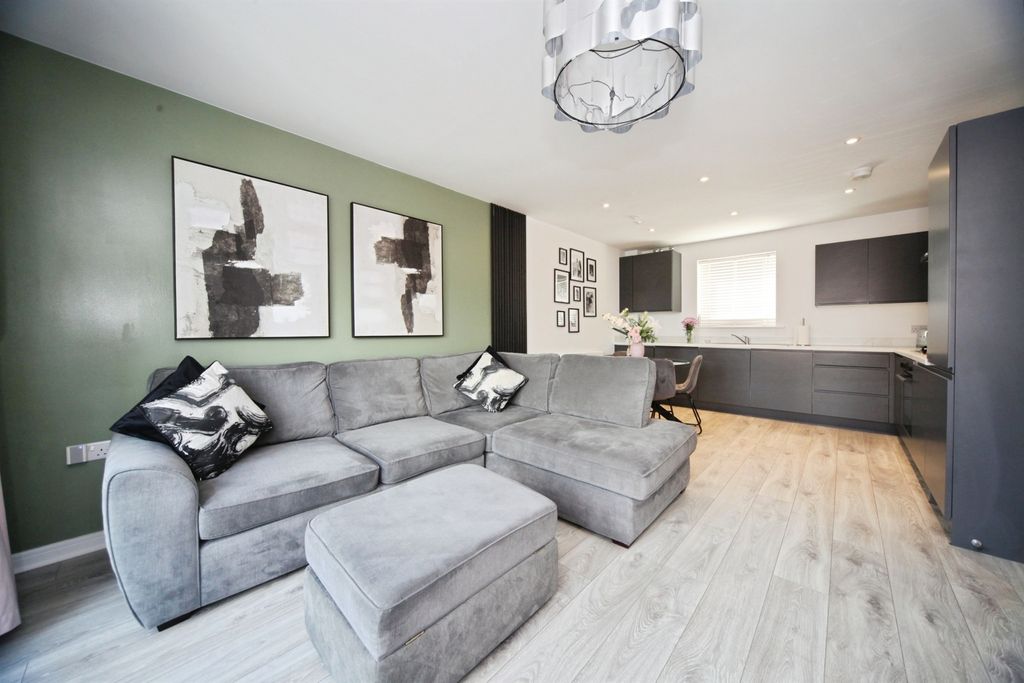 Property photo 3 of 11