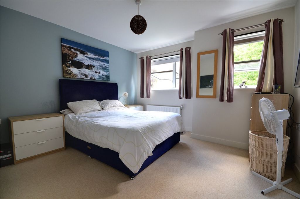Property photo 3 of 8 Bedroom