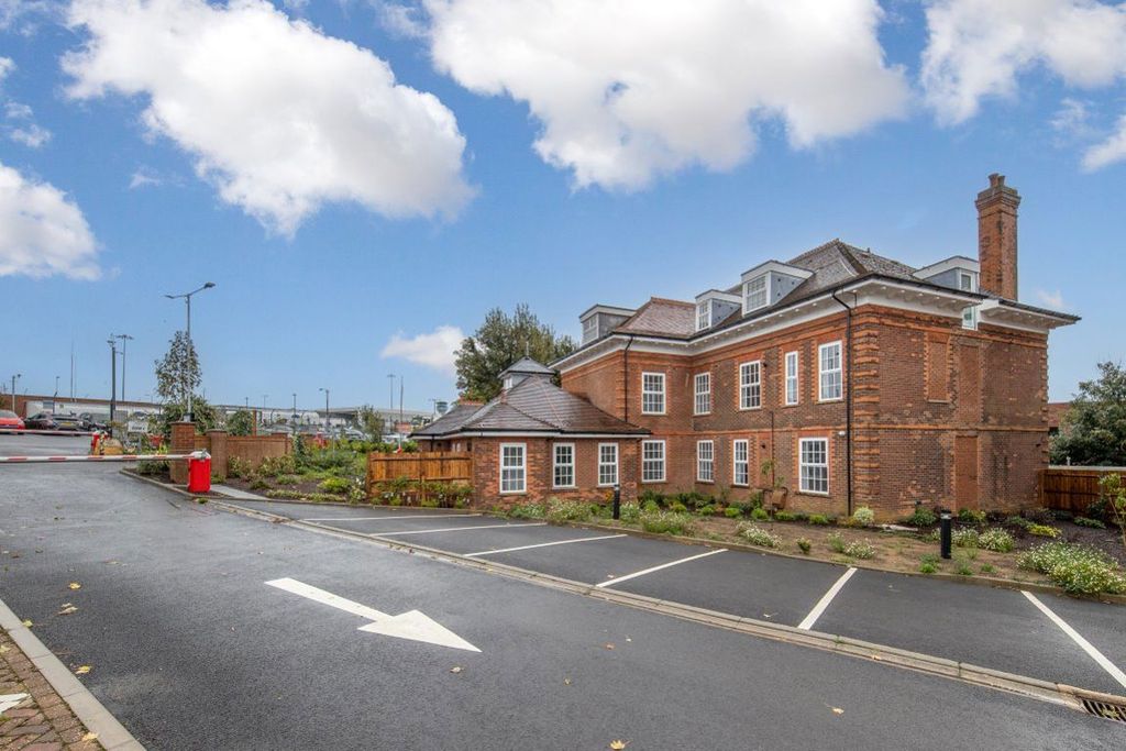 Property photo 2 of 19