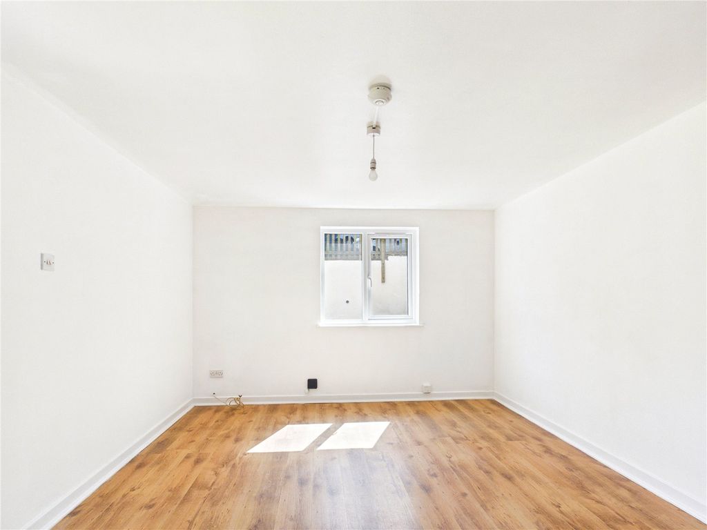 Property photo 3 of 9 Picture No. 09