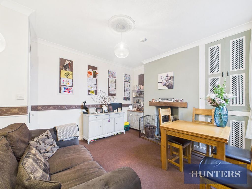 Property photo 3 of 19 Living Room