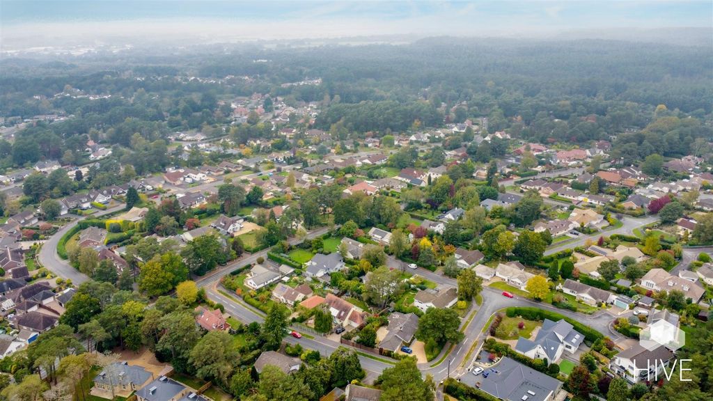 Property photo 1 of 27 Ashley Heath