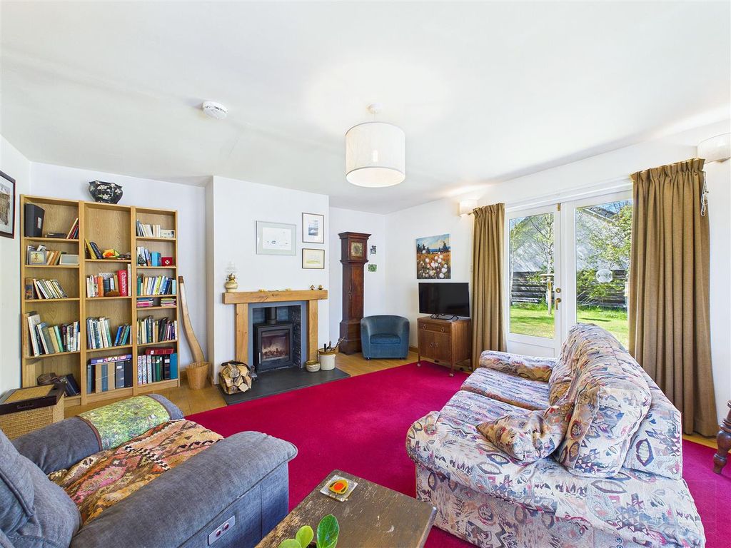 Property photo 2 of 24 Sitting Room