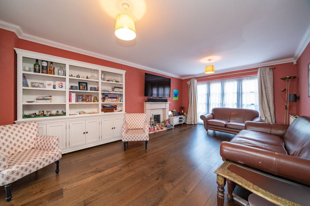 Property photo 2 of 18