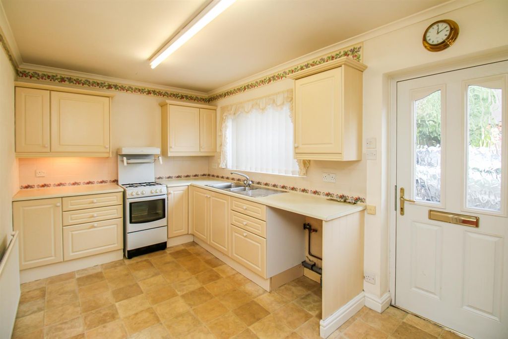 Property photo 3 of 15 Kitchen