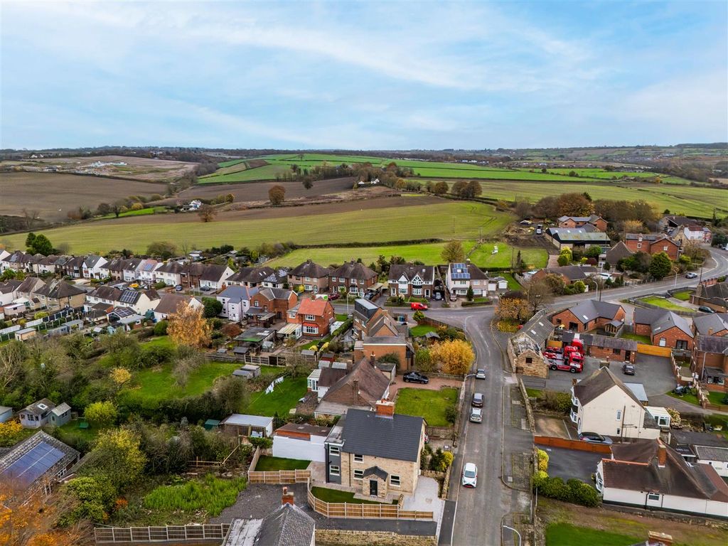 Property photo 1 of 33 8 Bridle Road-2.Jpg