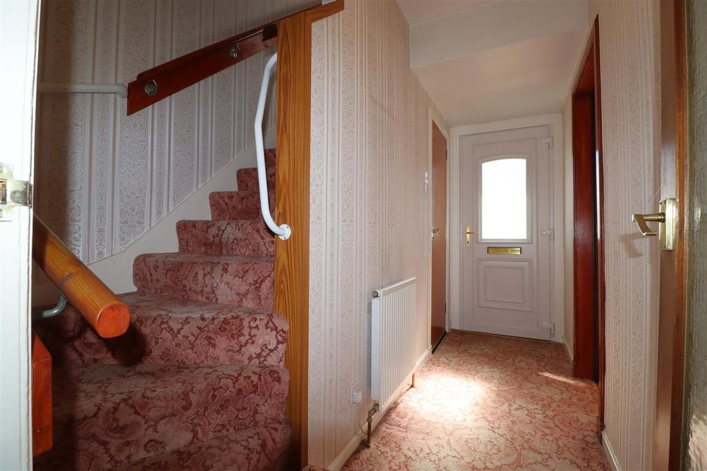 Property photo 3 of 38 Ent Hall (2).Jpg