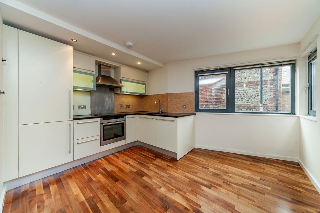 Property photo 3 of 16 Photo 4