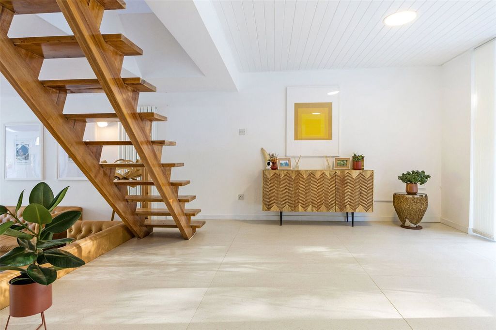 Property photo 3 of 14 Reception Hall