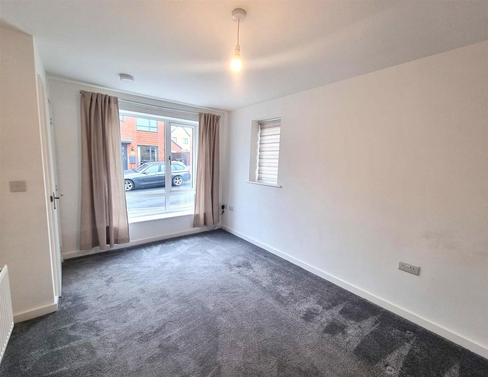 Property photo 3 of 8 Lounge.Jpg