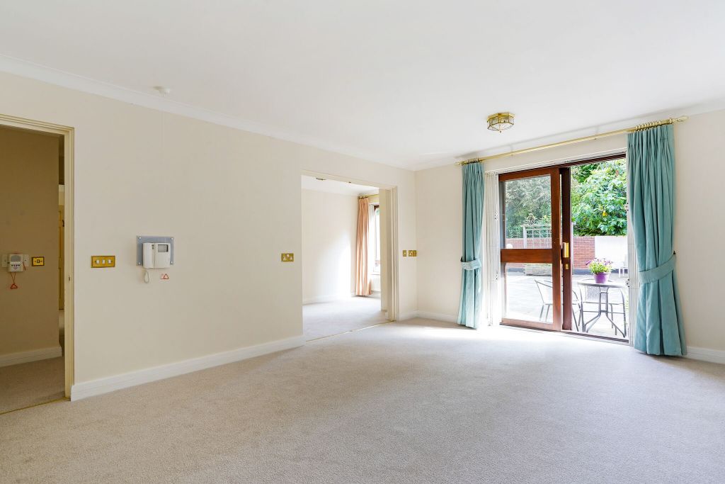 Property photo 1 of 15 Living Room