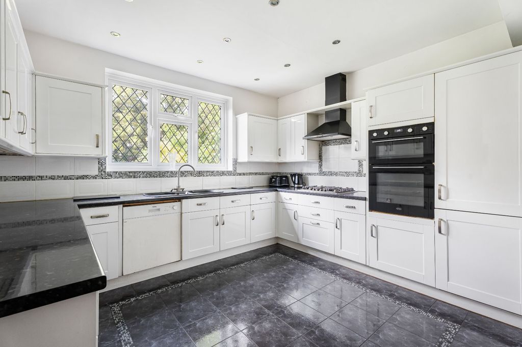 Property photo 3 of 24 Picture No. 27