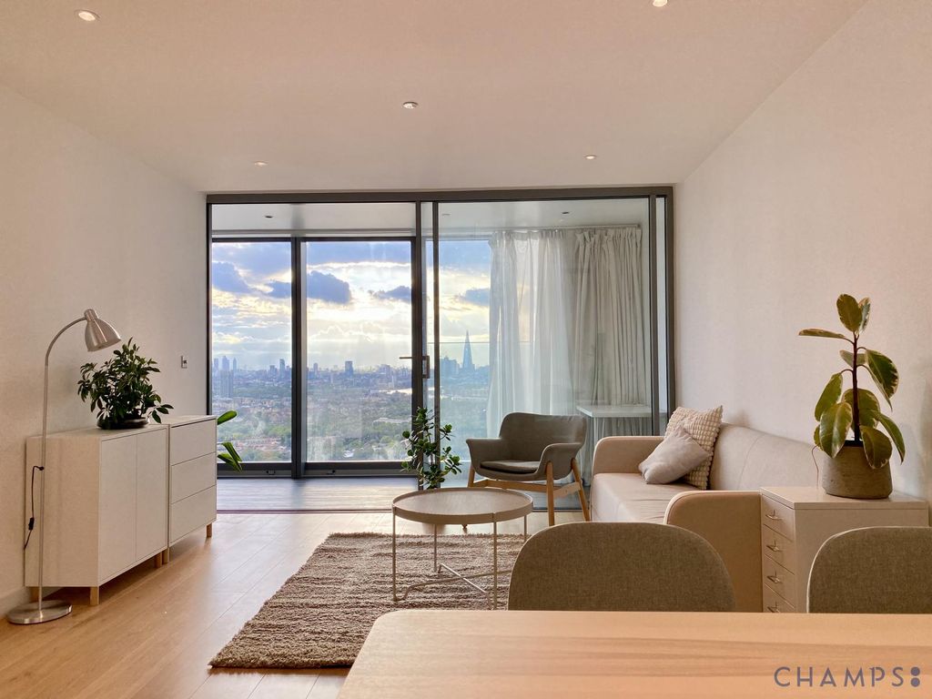 Property photo 1 of 13 1 Bed Flat For Sale Marsh Wall, London E14 Landmark Pinnacle