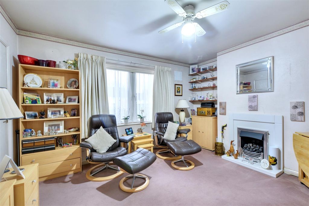 Property photo 2 of 11 Lounge_2.Jpeg