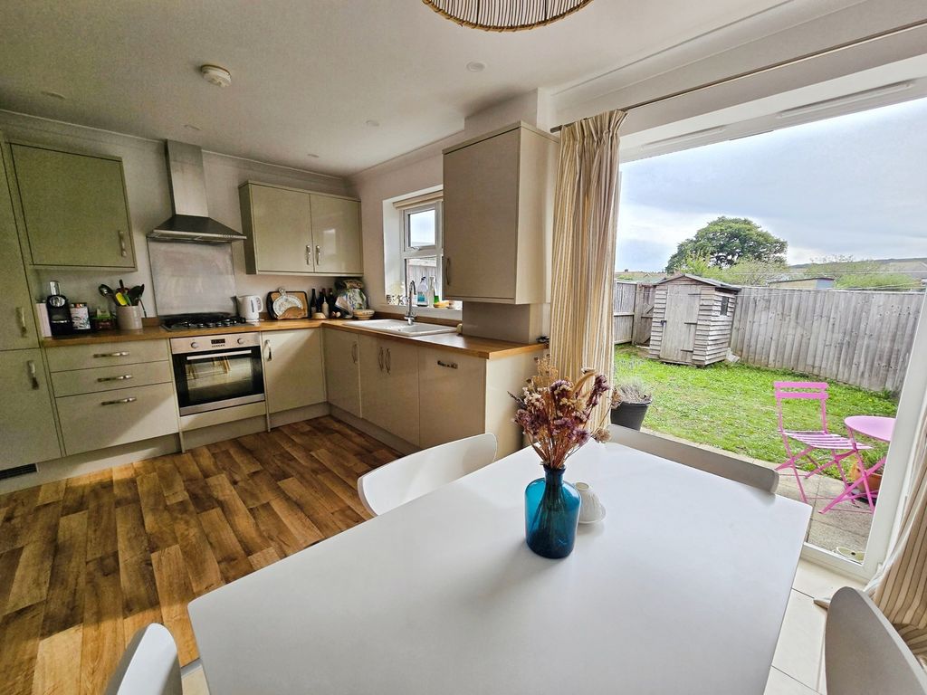 Property photo 3 of 15 Dining Kitchen